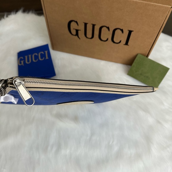 Auth off the Grid Clutch Like new - Picture 8 of 15